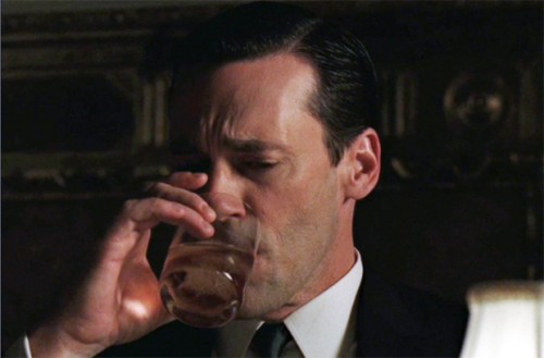 MAD-MEN-DON-DRAPER-DRINKING